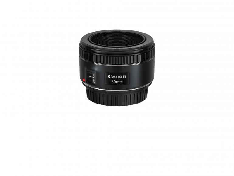 Die Firma Canon stellt das Objektiv EF 50mm 1:1,8 STM vor.