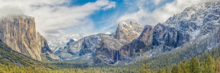 IDEE: Das Yosemite-Valley im gleichnamigen Nationalpark in Kalifornien besticht durch seine Weite – die der Fotograf im Panoramaformat und mit großer Detailfülle und mit Tiefe festgehalten hat. GESTALTUNG: Oft fotografiert, aber hier sehr...