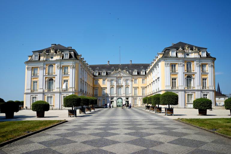 Einfach mehr aufs Bild: Auch ohne schwere DSLRs sind detailreiche Architektur- und Landschaftsaufnahmen möglich – Sonys Weitwinkel-Trio macht’s möglich.