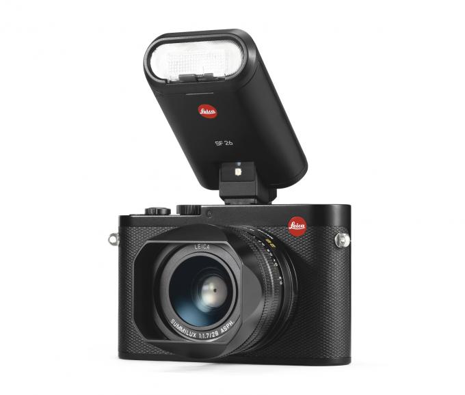 Test: Leica Q, die Edelkompakte mit Vollformatsensor. Der Aufsteckblitz SF26 gehört nicht zum Lieferumfang der Q. Er kann optional für rund 300 Euro erworben werden.