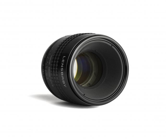 Das Lensbaby Velvet 56 ist solide verarbeitet und bringt rund 395 Gramm auf die Waage. Der Filterdurchmesser beträgt 62 Millimeter.