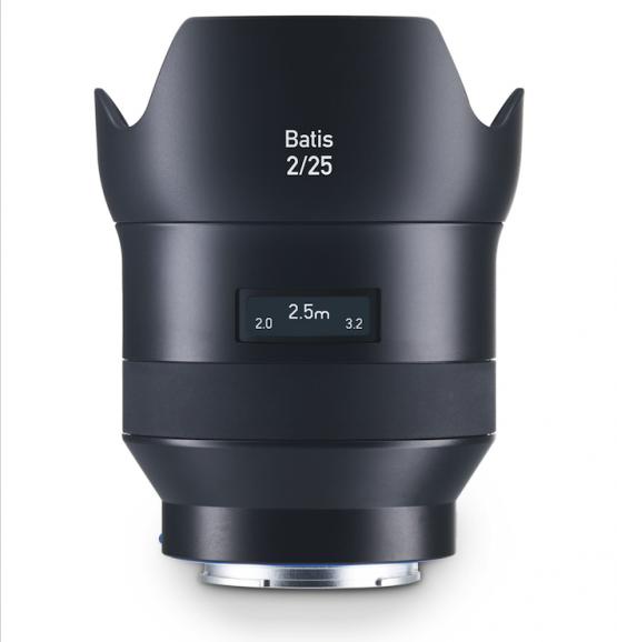 Zeiss Batis 2/25: Naheinstellgrenze 130 mm, Gewicht 335 g,
Preis: (Handel/UVP) 1.299 €/1.299 €