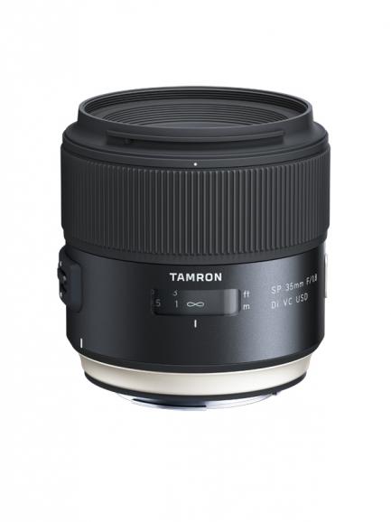 Auch Tamron entwickelt neuerdings Edel-Objektive. Das SP35 ist Teil einer ganzen Reihe neuer Festbrennweiten für Canon-, Nikon- und Sony-DSLRs und glänzt durch besonders hohe Verarbeitungsqualität.