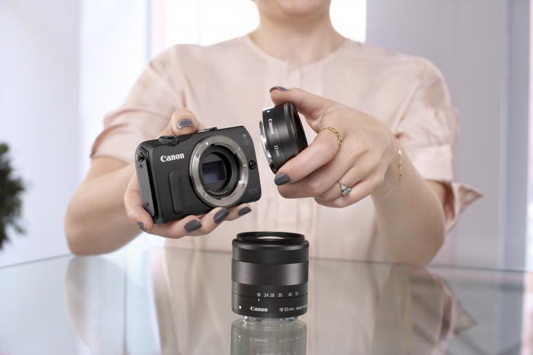 Canon konnte bei den spiegellosen Systemkameras bislang keine Akzente setzen.Den Kunden kann es egal sein: Das Erstlingsmodell EOS M gibt es inzwischen zum Schnäppchenpreis: 357 Euro statt ehemals 750 Euro.