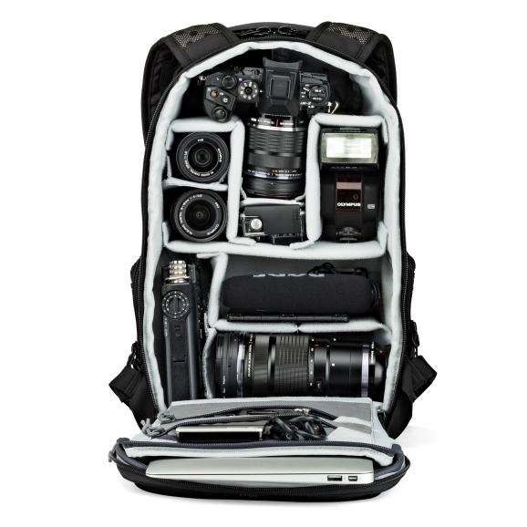 Die neue ProTactic BP250 für eine Systemkamera mit Objektiv, drei bis vier Objektive, ein Notebook, Smartphone und Zubehör