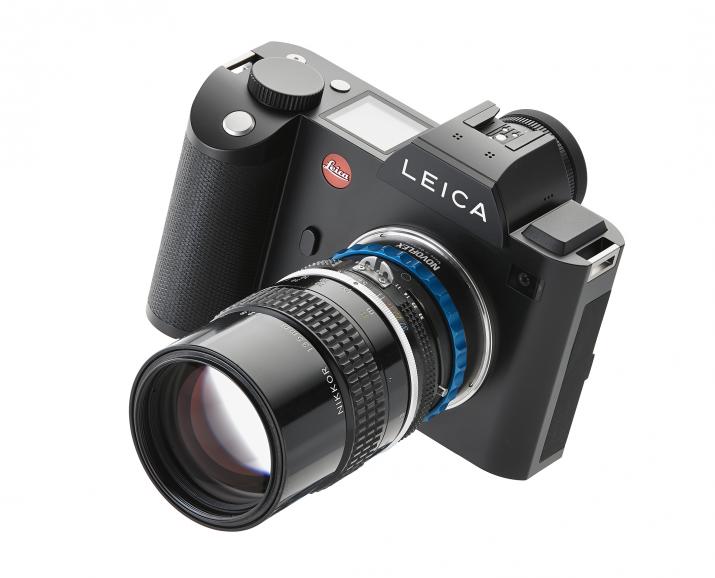 Die Leica SL mit Nikon Objektiv. 