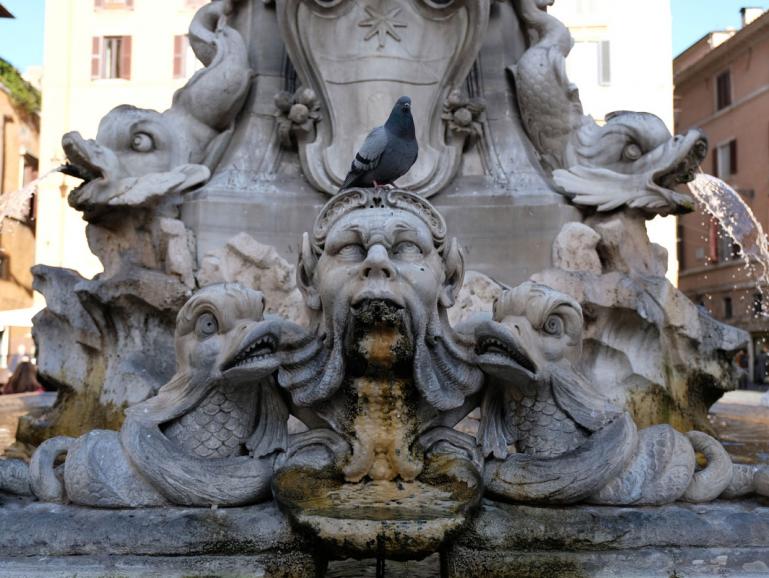Auch in der Stadt konnte sich die Kombination aus X-Pro2 und 16-55mm Objektiv bewähren. Hier im Bild: der Brunnen auf der Piazza della Rotonda vor dem Pantheon.