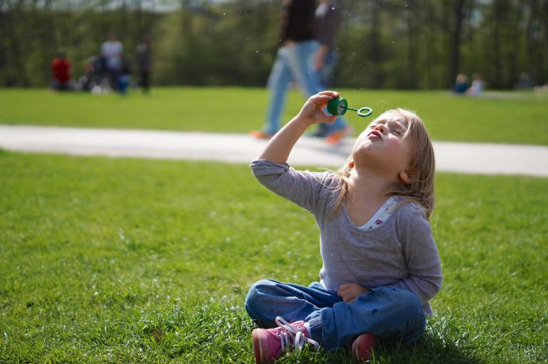 Kinderleicht: Natürliche Porträts im Freien