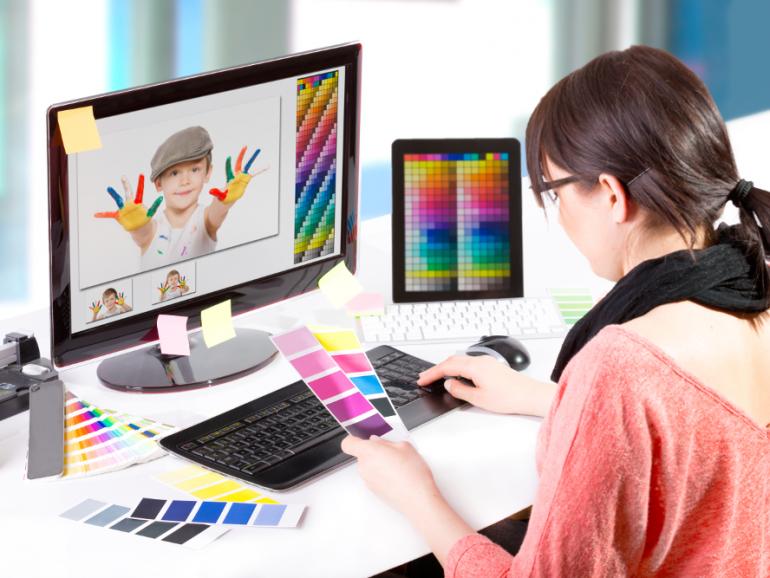 Für strahlende und vor allem vergleichbare Farben bei der Bildbearbeitung ist eine Kalibrierung des Bildschirms unerlässlich. Dabei helfen Kalibriergeräte, exakte Monitoreinstellungen und die zugehörige Software.
