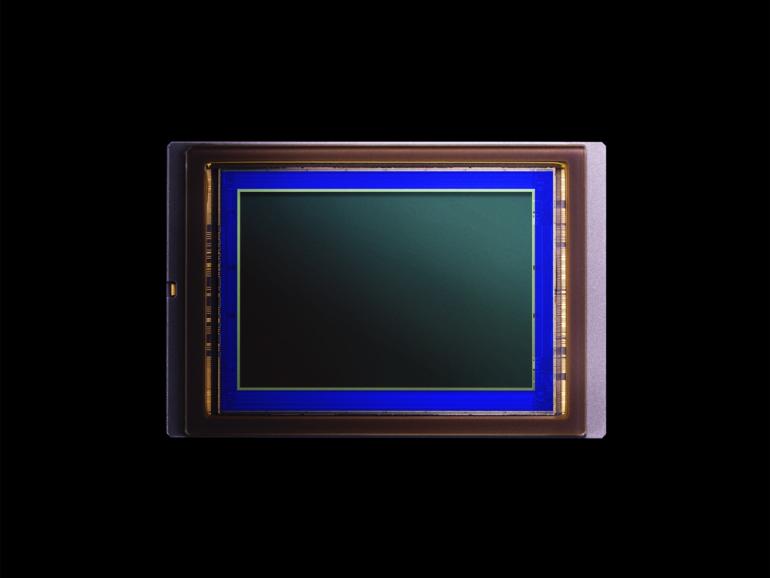 Der FX-Sensor löst mit 20,7 Megapixeln aus und zeichnet sich durch seine hohe Schärfe und sein geringes Rauschen aus. 
