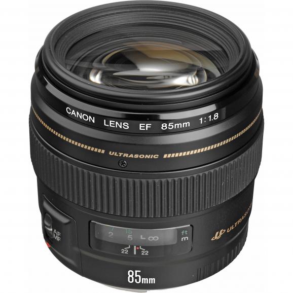 Das lichtstarke EF 85mm f/1,8 USM ist eines der beliebtesten Porträt-
Objektive weltweit! Es kostet ca. 350 Euro.