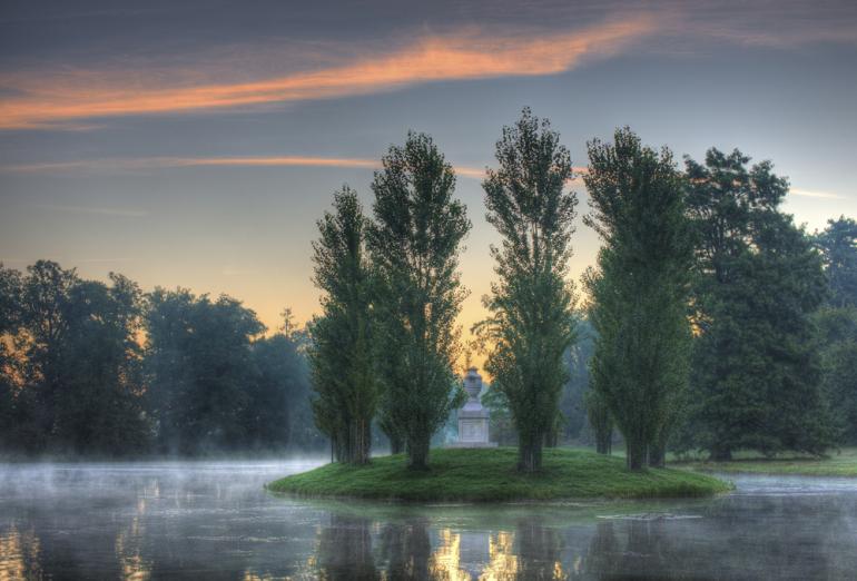 Im Dessau-Wörlitzer Gartenreich zeigt Profi Sebastian Kaps dem Gewinner des Workshops verschiedene Kniffe rund um die Landschaftsfotografie.