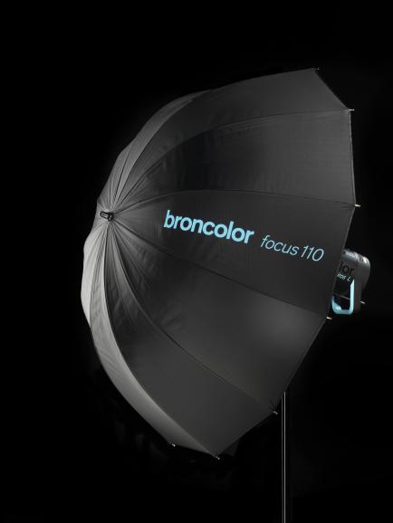 Neues von broncolor: Schirmreflektor und Softbox-Rahmen