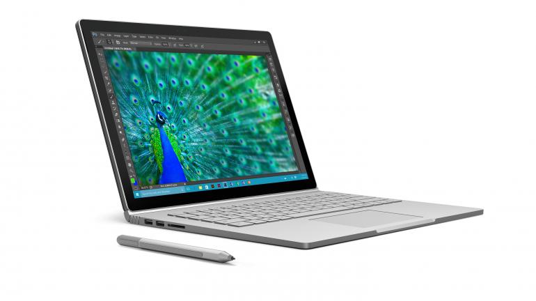 Auf den ersten Blick sieht das Surface Book aus wie ein gewöhnlicher Laptop – doch weit gefehlt. Mit wenigen Handgriffen entsteht aus dem Laptop ein Tablet.