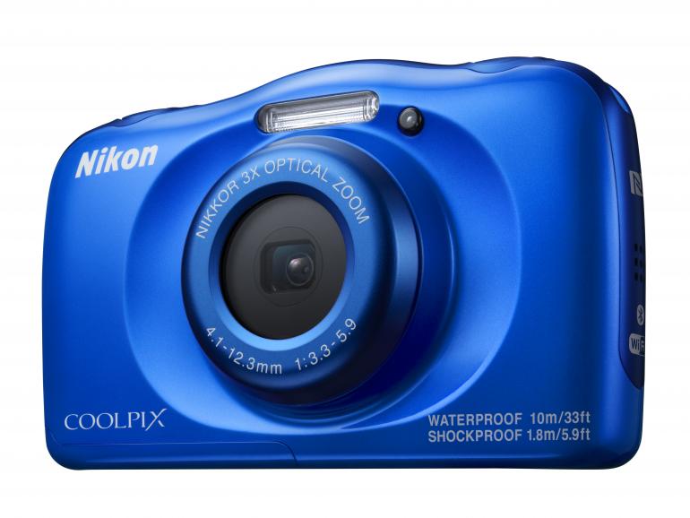 Nikon W100: Bunte Urlaubskamera mit Smartfunktion