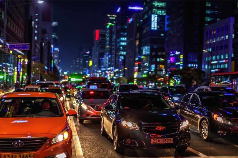 Rush Hour im Seouler Nobelviertel Gangnam, eine schicke Gegend mit Hochhäusern und quirligem Nachtleben. 