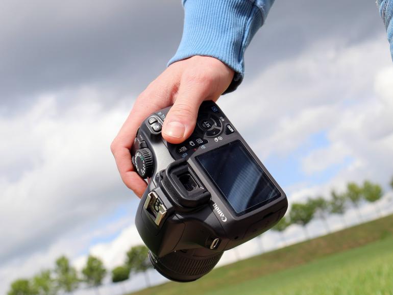 Bald nur noch mit Führerschein: die DSLR wird nachweispflichtig.