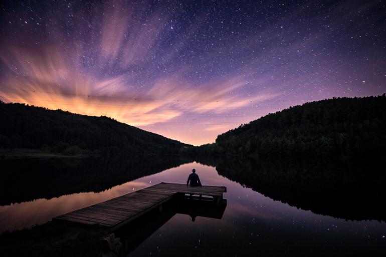 Wenn der Wetterbericht mal wieder nicht gestimmt hat: Lasst euch von ein paar Wolken am Himmel nicht entmutigen, manchmal tragen sie sogar zur Dramatik bei! Tamron 15-30mm - 15mm, 75s, F/2.8, ISO 2000