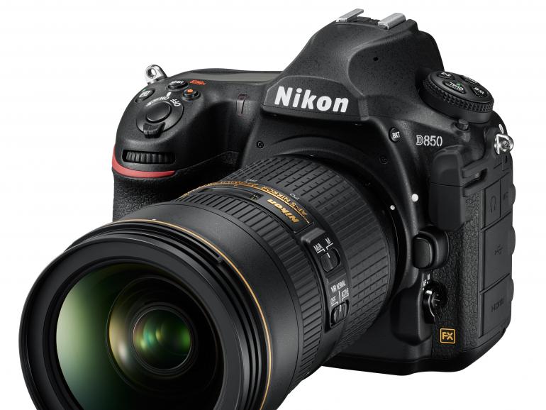  Die neue Nikon D850 setzt das Design des Vorgängers fort.