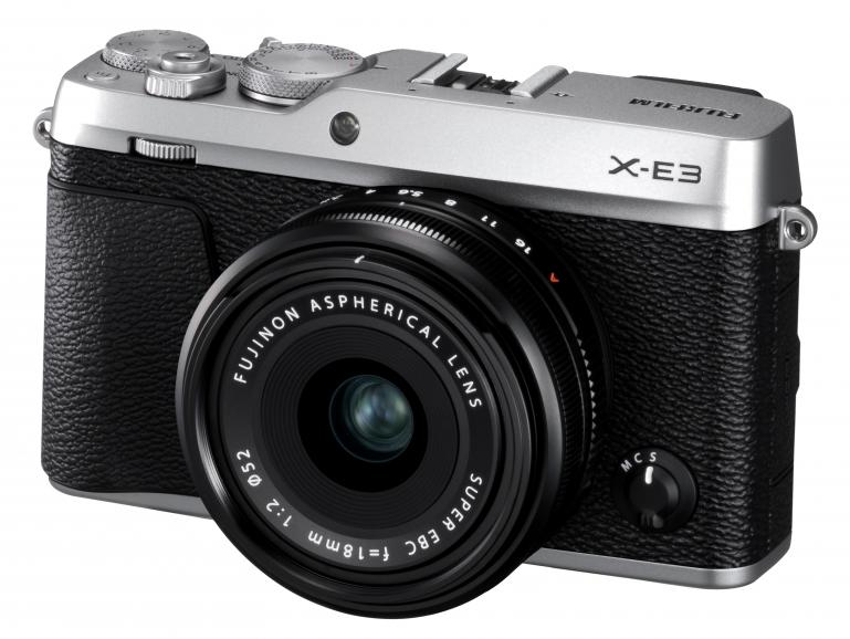 Verpackt in einer wertigen Hülle ist die Fujifilm X-E3 entweder in einer silbernen oder schwarzen Ausführung erhältlich.