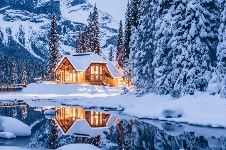Die Emerald Lodge im Yoho-Nationalpark in British Columbia war einer der Gründe, warum Fotograf Christian Frumolt Kanada unbedingt im Winter erleben wollte. Nikon D4 | 50mm | 30 s | F/5,6 | ISO 20
