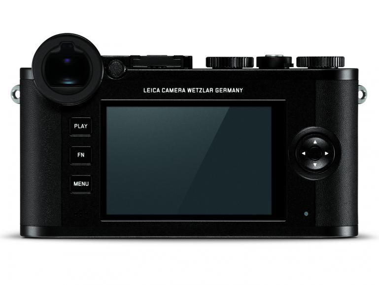 Viel reduzierter kann eine Kamerarückseite nicht gestaltet sein. Auch mit der CL bleibt sich Leica seinem Leitsatz „Reduziert auf das Wesentliche“ treu.