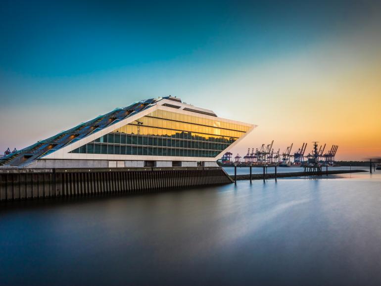 Dockland in Hamburg - Moderne Architektur am Elbufer