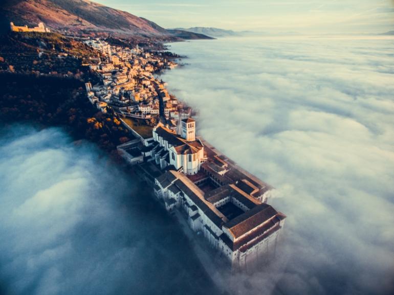 Assisi Over the Clouds: Kategorie Urban