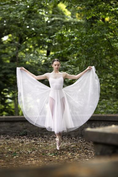 Damit die Posen für das Foto perfekt sitzen, musste Tänzerin Valeria Ihre Figuren immer wieder wiederholen. Die Anstrengungen haben sich gelohnt.
Canon EOS-1D X Mark II | 105mm | 1/800 s | F/2 | ISO 400