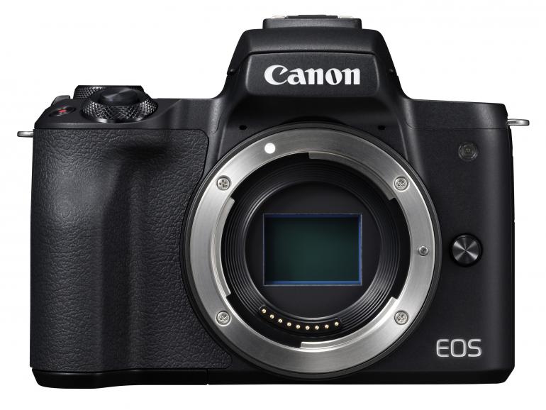 Die schlanke Systemkamera EOS M50 bietet mit einem Preis von rund 530 Euro eine gute Bildqualität. Der APS-C-Sensor löst 24,1 MP auf, fokussiert wird mit dem schnellen und präzisen Dual Pixel CMOS AF.