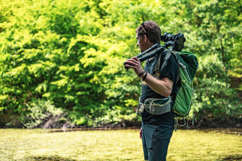 Christian Denke unterwegs: Als einer von zehn Testern bekam er das in Italien gefertigte Manfrotto Befree Advanced Alu Reisestativ nach Hause geschickt, um es anschließend ausgiebig auszuprobieren. Er testete es nicht nur, wie hier zu sehen, in der Natur, sondern nutzte es auch für Porträtaufnahmen. 