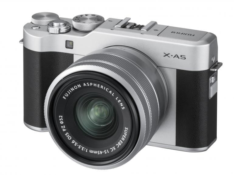 Die Fujifilm X-A5 hat im Kit mit dem XC15-45mm-Objektiv eine Preisempfehlung von 599 Euro.