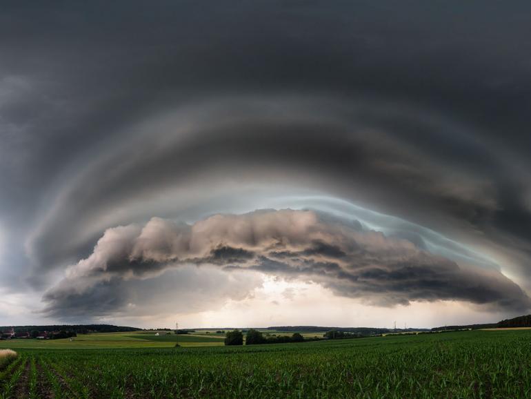 Bei der Aufnahme von Gewitterwolken profitiert Werner von dem Bildstabilisator des Tamron 15-30mm G2 .