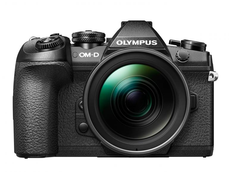 Das Bild zeigt die Olympus OM-D E-M1 Mark II, das aktuelle Topmodell. Folgt zum Jahresstart ein High-End-Nachfolger?