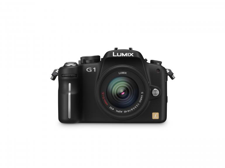 2008 sorgte Panasonic gemeinsam mit Olympus mit der Vorstellung des neuen spiegellosen Micro-Four-Thirds-Systems für Aufsehen. Die LUMIX DMC-G1 wurde als weltweit erste spiegelfreie Systemkamera mit Wechselobjektiv präsentiert.