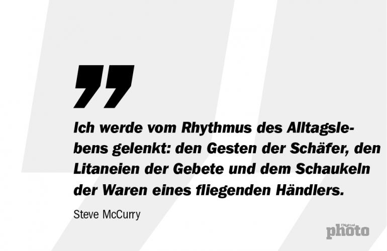 Fotojournalisten gibt es viele, aber nur einer schafft Bilder, wie der Amerikaner Steve McCurry (*1950). Die Aufnahmen des Magnum-Fotografen erzählen Geschichten von der Schönheit und dem Elend dieser Welt.