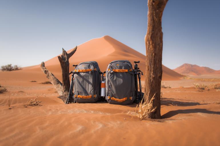 Das Fotografen-Duo Krolop &amp; Gerst nutzte bei seinem Projekt „Destination“ in Namibia den Lowepro Whistler BP 450 AW II für den Transport der Nikon Z 7 samt großen Brennweiten.