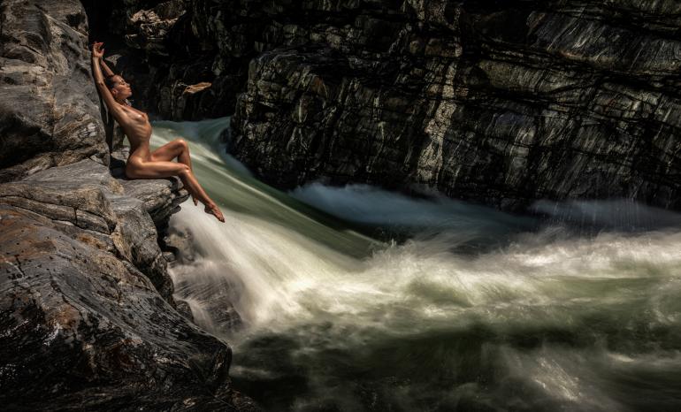 Aktfotografie trifft Landschaft: 10 sexy Aufnahmen von Harald Kröher