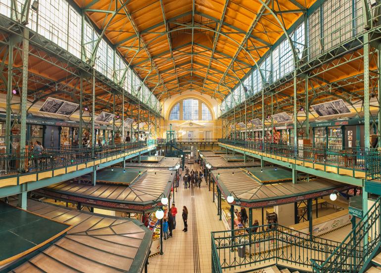 Zentrale Markthalle am Fövám Ter