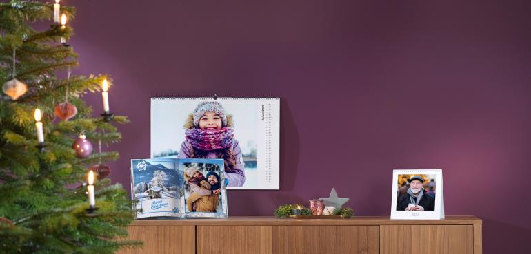 Pixum bietet eine Vielzahl an Fotoprodukten zum Selbstgestalten. Wie wäre es mit einem Fotobuch als Weihnachtsgeschenk oder einem Wandkalender mit Ihren Motiven?