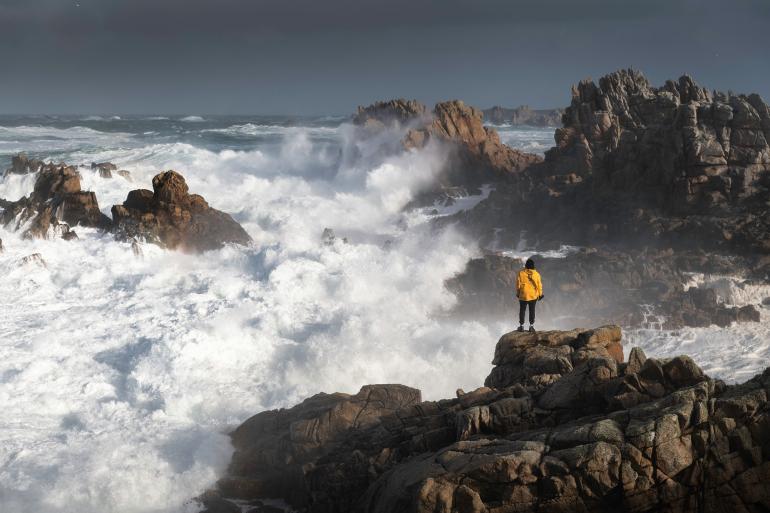 Der raue Atlantik mit seinen brechenden Wellen bildet die ideale Kulisse für die Fotos von Bastian Werner. | Nikon D850 | 62mm | 1/3200 s | F/62 | ISO 200