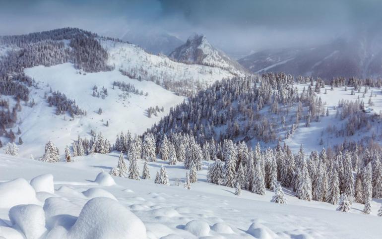 Ein Weißabgleich im Schnee verhindert ein zu bläuliches Foto. 