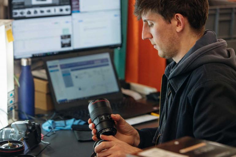 Das Unternehmen MPB hat sich auf den An- und Verkauf gebrauchter Foto- und Videotechnik spezialisiert. Jedes Produkt wird einer eingehenden Prüfung unterzogen, ehe es weiterverkauft wird.