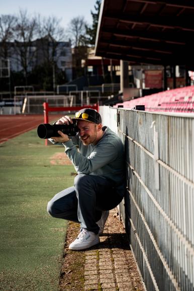 Fotoshooting: Das Sportgeschehen kann Güth dank Zoom aus der Distanz ungestört einfangen.