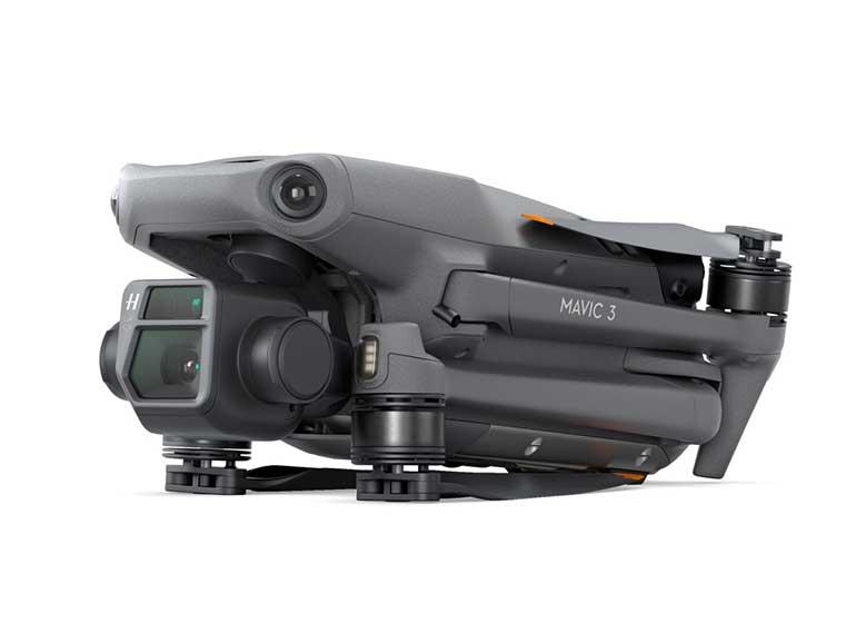 Auffällig: Die neue 4/3 CMOS Hasselblad-Kamera der Mavic 3.