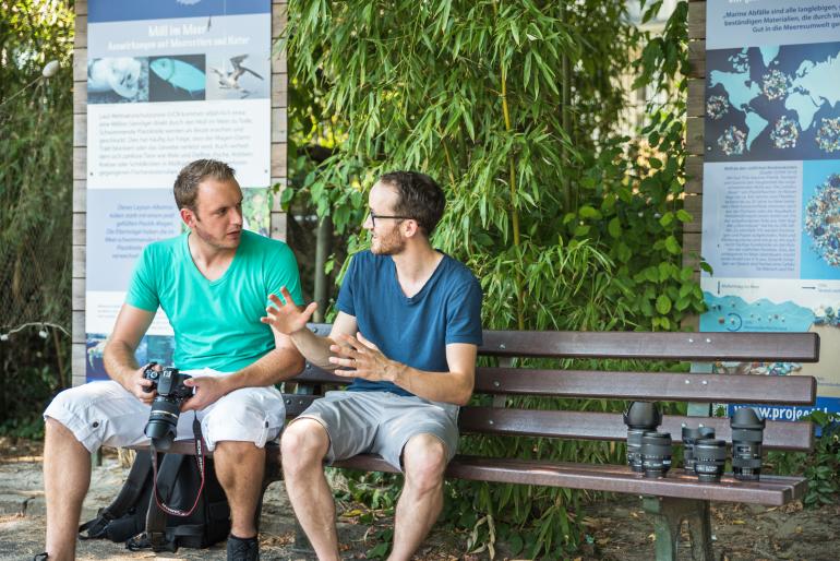 Freuen Sie sich auf praxisnahe Kaufberatung – so wie hier beim Test von Standardzooms im Kölner Zoo.