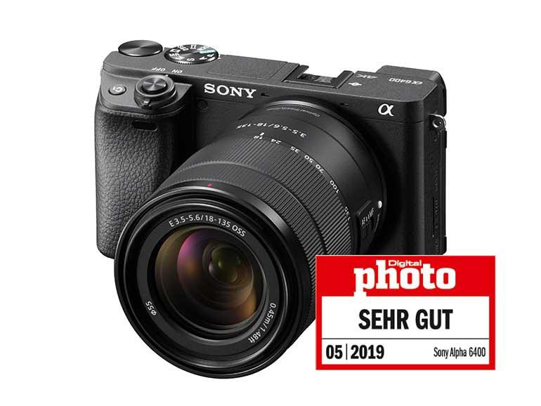 Sony Alpha 6400 mit Testlogo