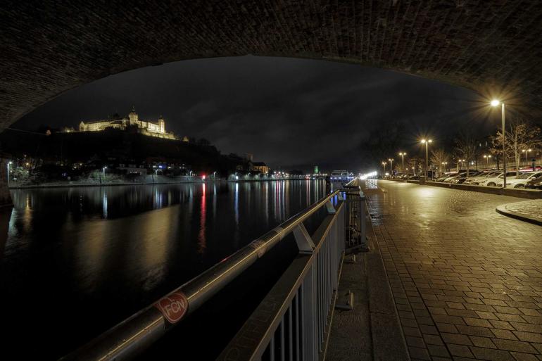 Praxistest bei Nacht: DigitalPHOTO-Leser Conny Griebel hat das Benro mit Langzeitbelichtungen auf Stabilität getestet. Seinen Eindruck zum Benro-Stativ hat er in einem Youtube-Video festgehalten.