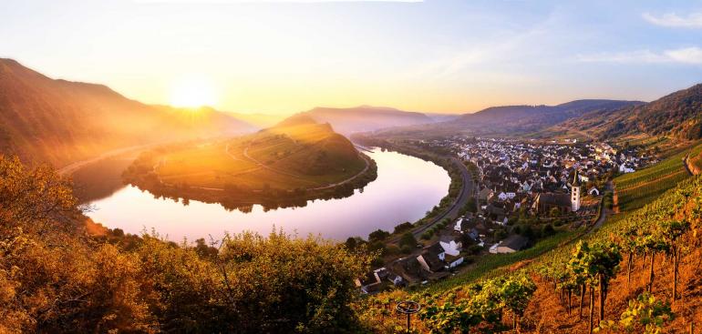 Panorama der Moselschleife bei Bremm