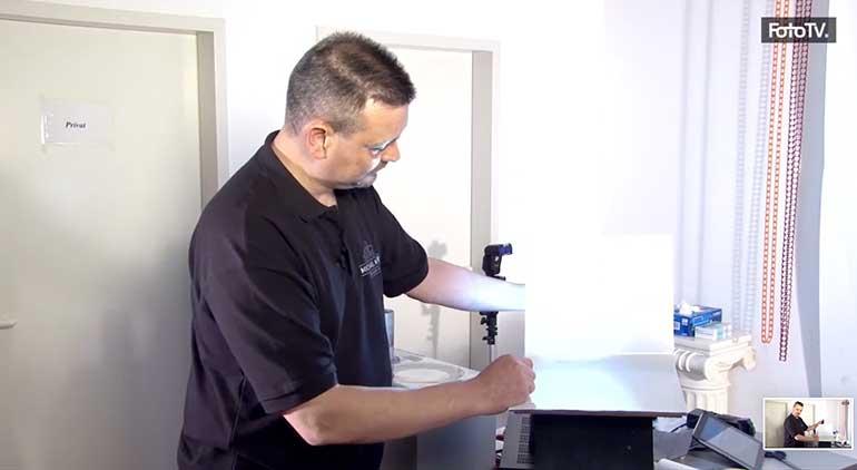 Montage einer gewölbten Acrylglasplatte